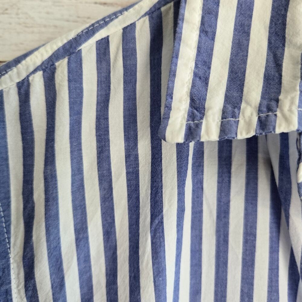 Old Navy The Classic Shirt Button Down Blue and White Shirt sz M - Picture 3 of 5